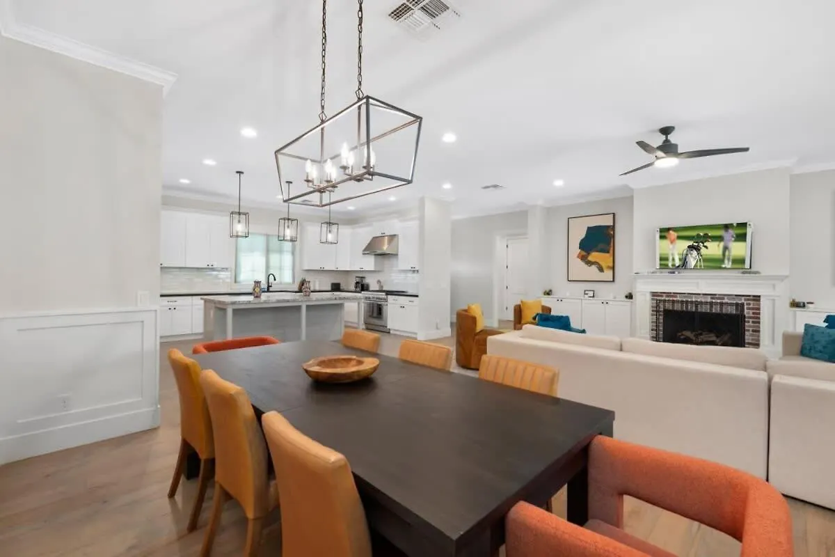 Luxurious Villa With Private Pool - Sleeps 14 Phoenix