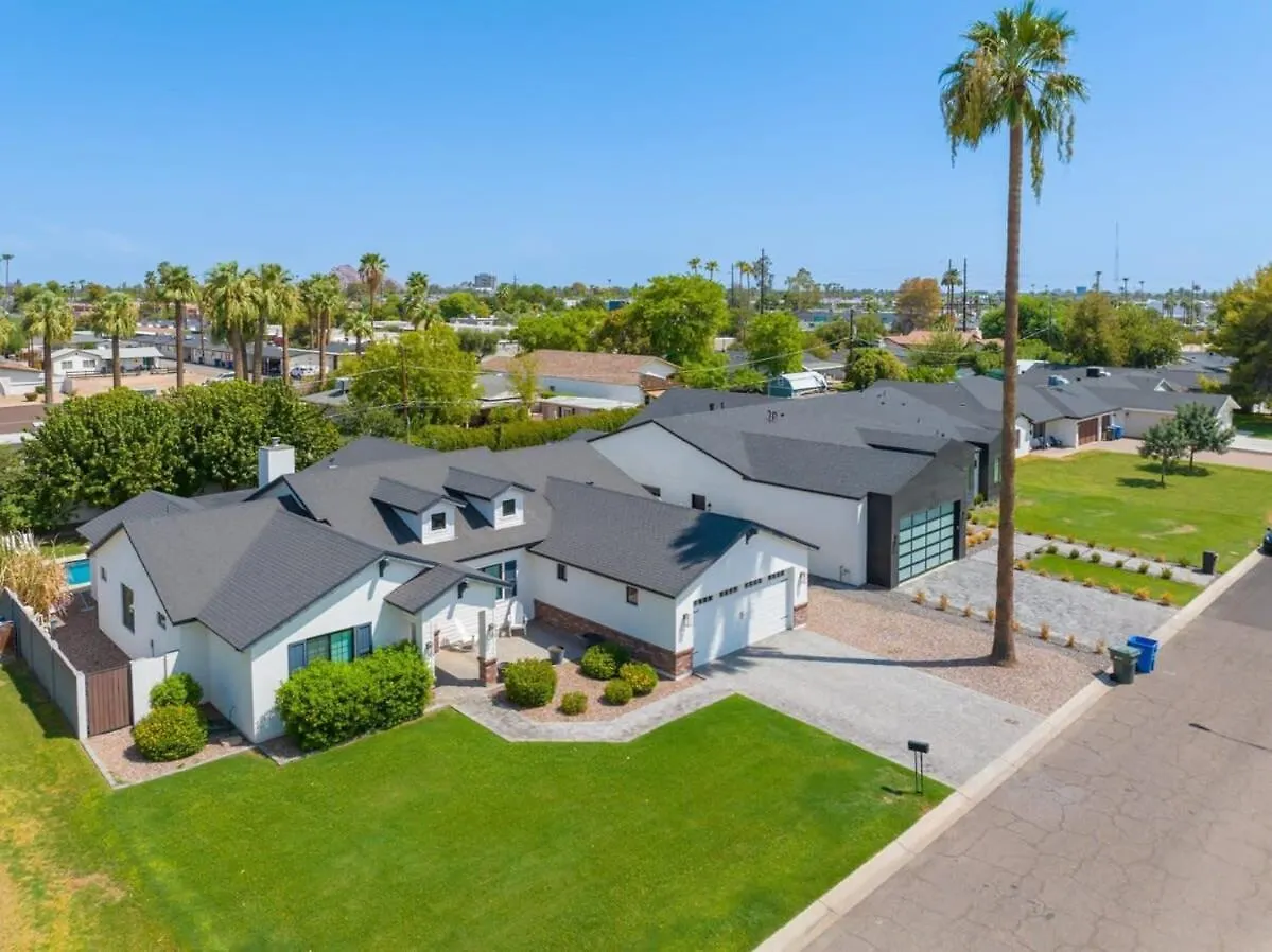 Luxurious Villa With Private Pool - Sleeps 14 Phoenix